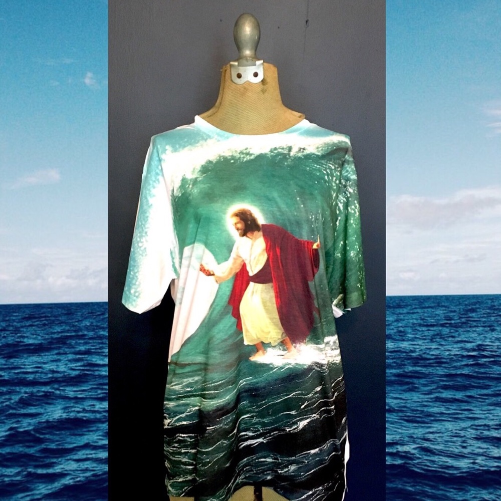 NWT Hot Topic Novelty “Surfing Jesus” Tee Size M